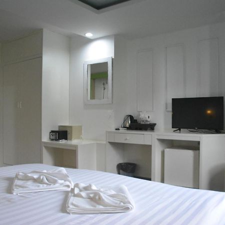 Chilli Salza Patong Hotel Bagian luar foto
