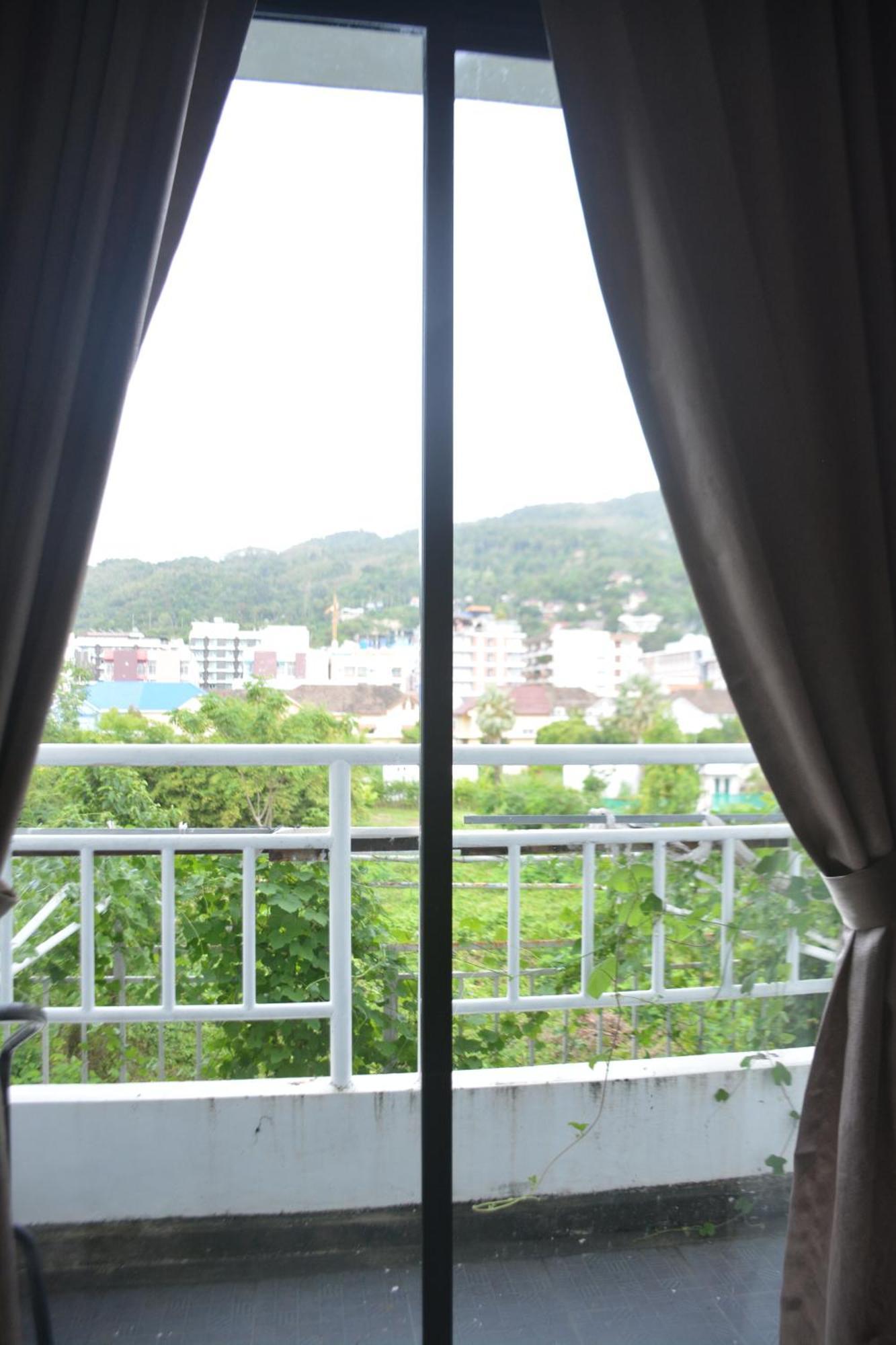 Chilli Salza Patong Hotel Bagian luar foto