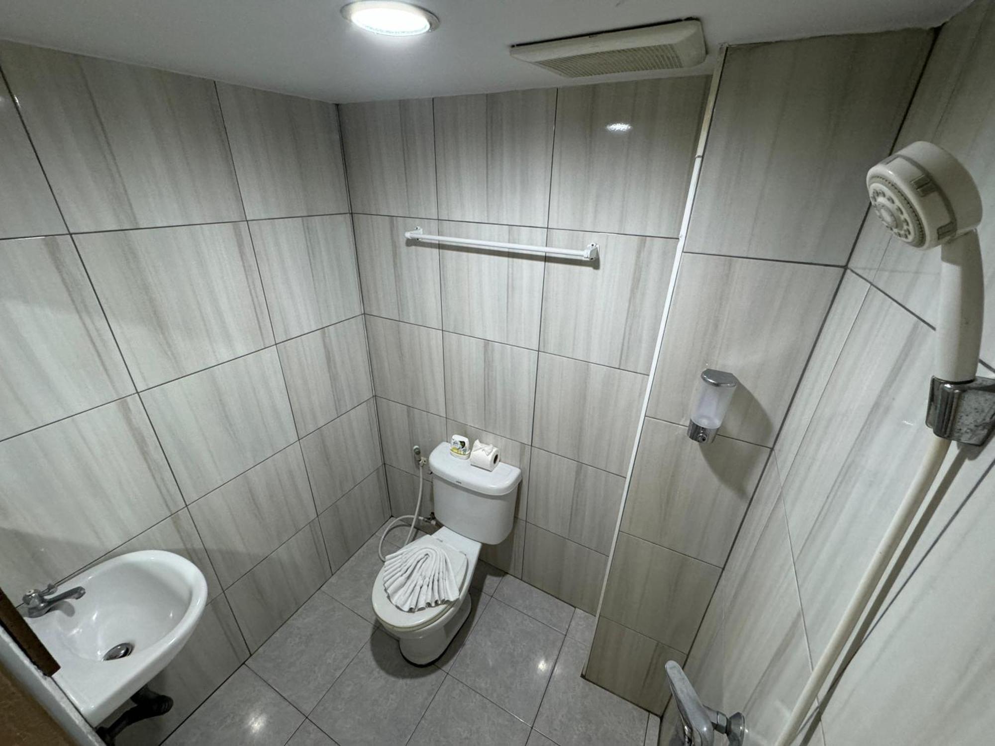 Chilli Salza Patong Hotel Bagian luar foto