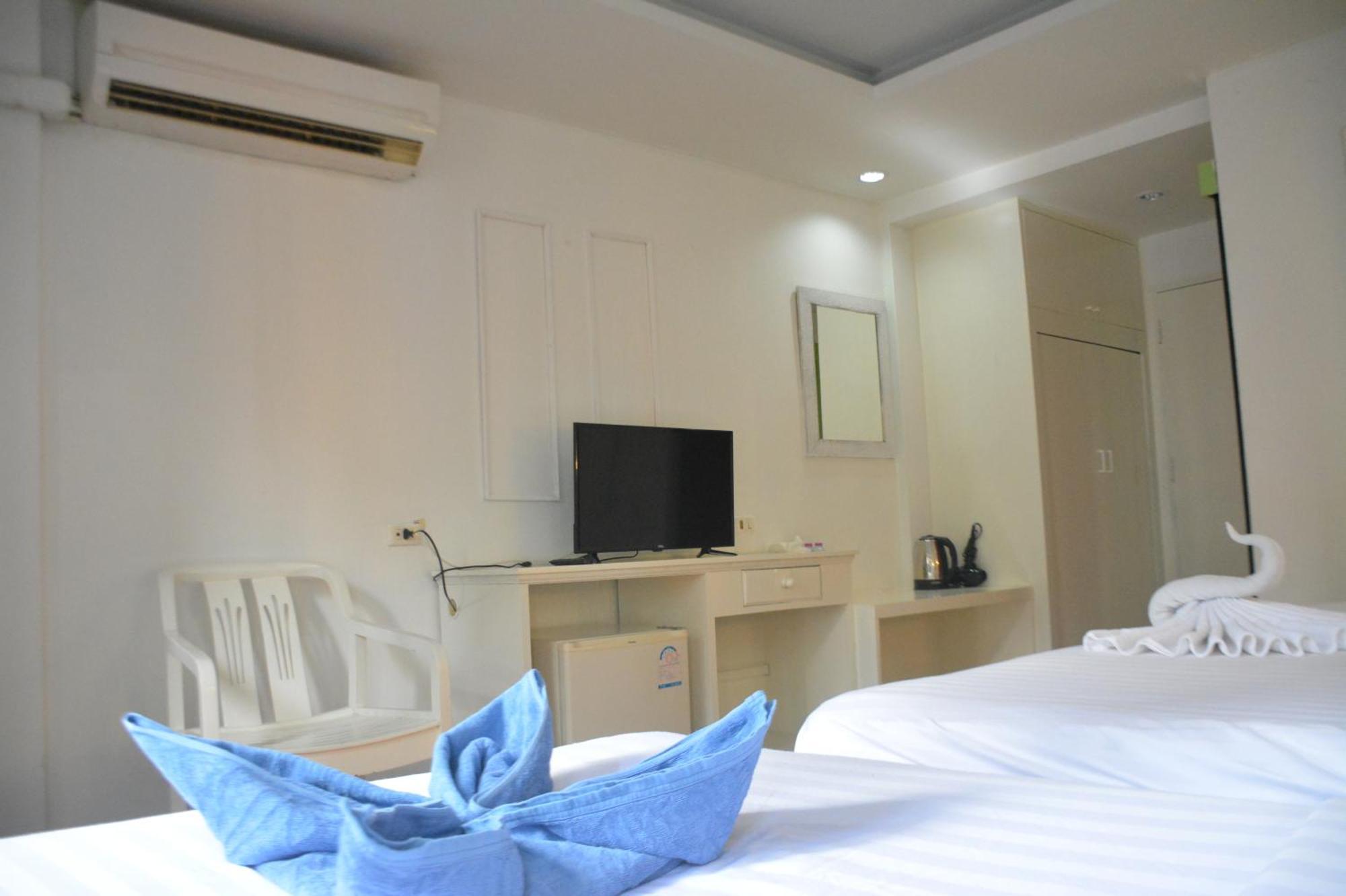 Chilli Salza Patong Hotel Bagian luar foto