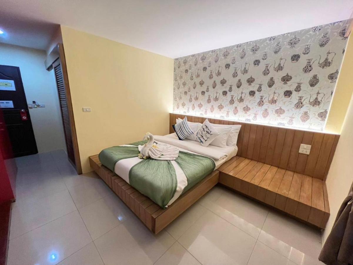 Chilli Salza Patong Hotel Bagian luar foto