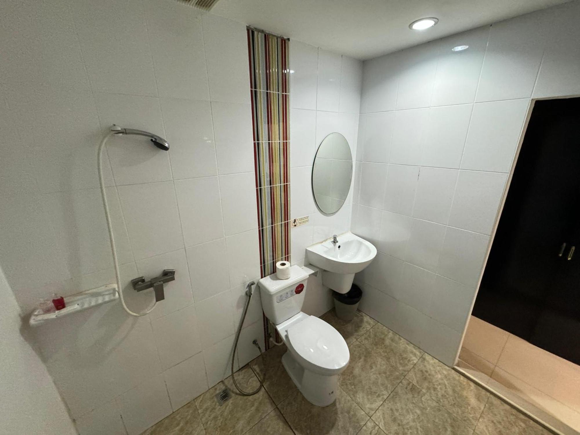 Chilli Salza Patong Hotel Bagian luar foto